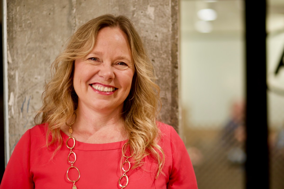 Angela Barrus – Confessions of an International Smuggler (Ignite Seattle&nbsp;#40)